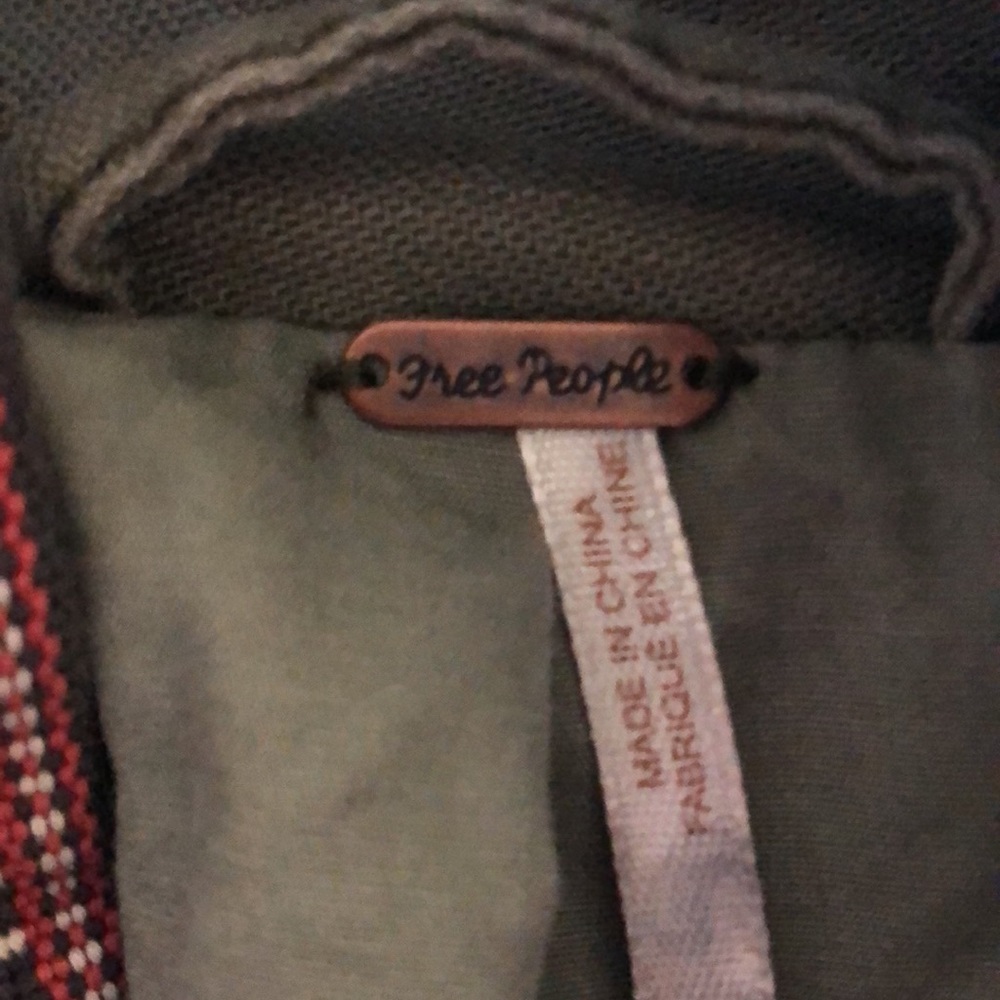 Free People SZ L army green heavy warm coat. Preowned in great condition. - Picture 7 of 7
